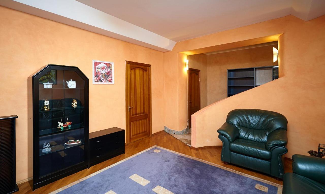So Fashionable Apartment In The Heart Of Minsk Exterior foto